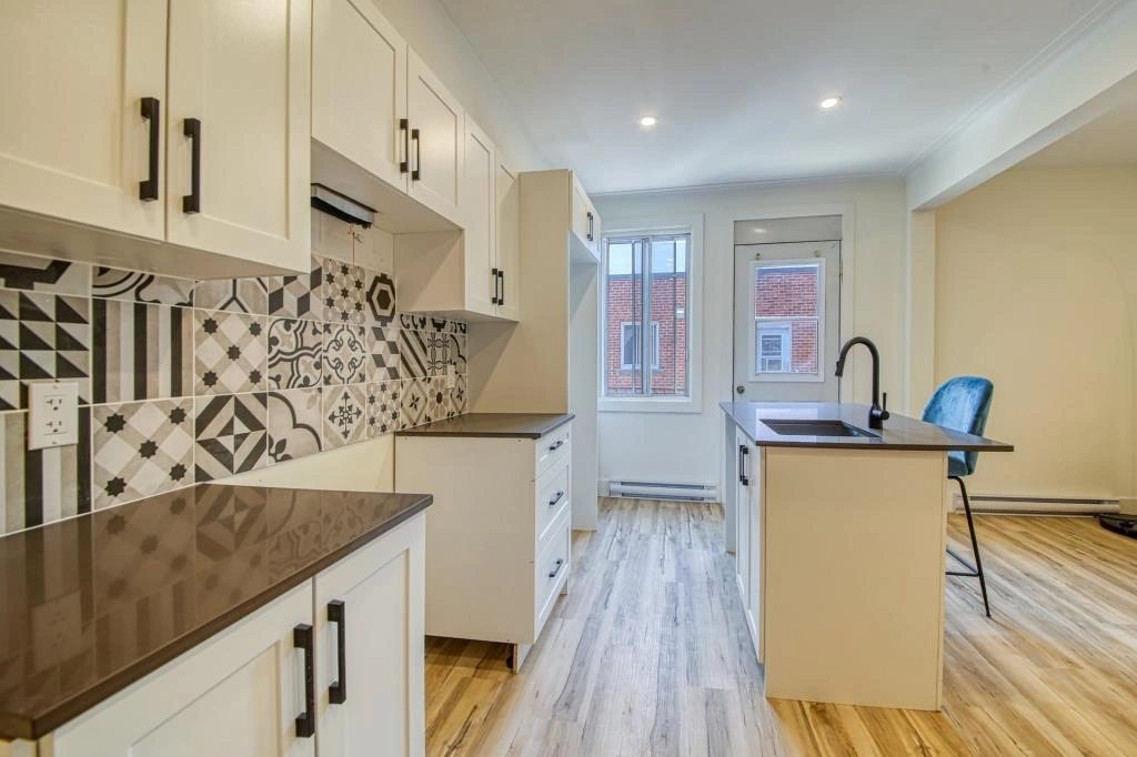 Apartment: 2 Bedroom on Montreal